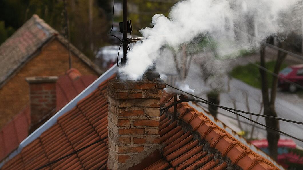 Schoorsteen met rook