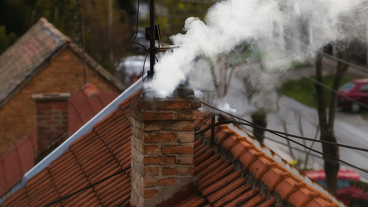 Schoorsteen met rook